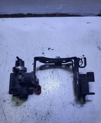BMW 5 E39 Turbo solenoid valve 2246175 1742712