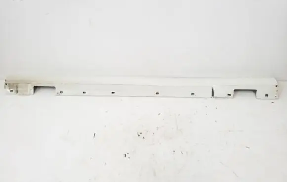 Mercedes-Benz C W204 Sill A2046981354