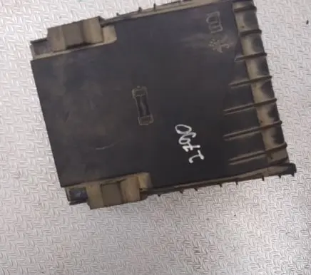 Volkswagen PASSAT B6 Fuse box cover 1KO937132F