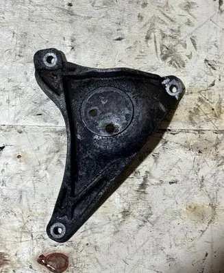 BMW 5 E39 Engine mounting bracket 1096080 22111096080