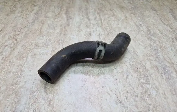 Mercedes-Benz E W210 Engine coolant pipe/hose
