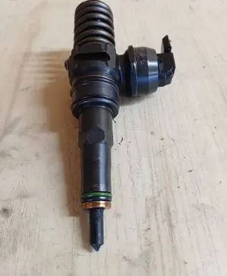 Volkswagen Sharan Fuel injector 038130073AK