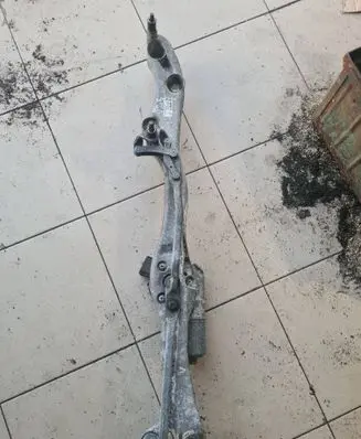 BMW 7 E65 E66 Front wiper linkage and motor 7174969 6976728