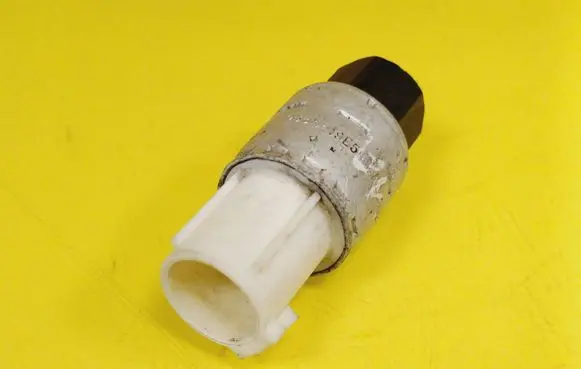 Air conditioning (A/C) pressure sensor