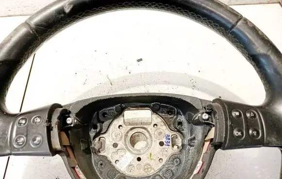 Steering wheel buttons/switches