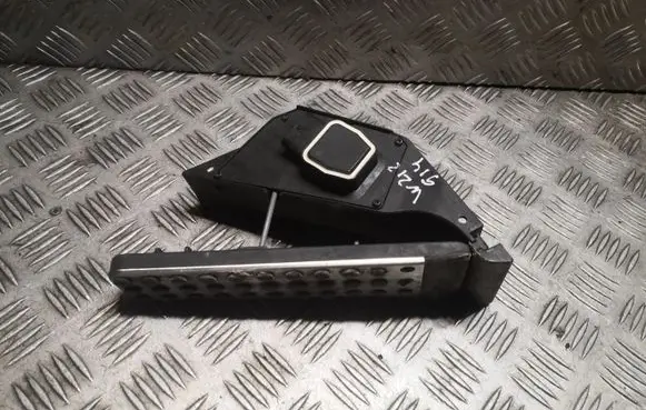 Accelerator throttle pedal