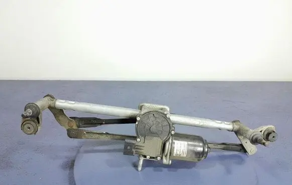Front wiper linkage and motor