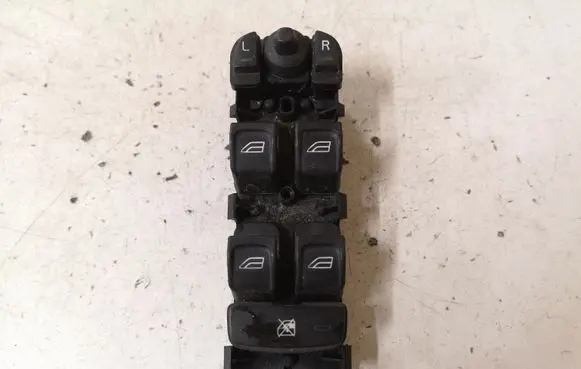 Volvo V70 Electric window control switch 30773269 03454200