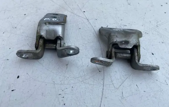 Toyota Avensis T250 Front door hinge set 