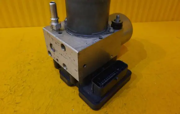 Renault Zoe ABS Pump 472100251R