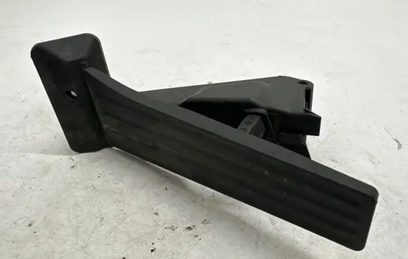 BMW 4 F32 F33 Accelerator throttle pedal 6853175