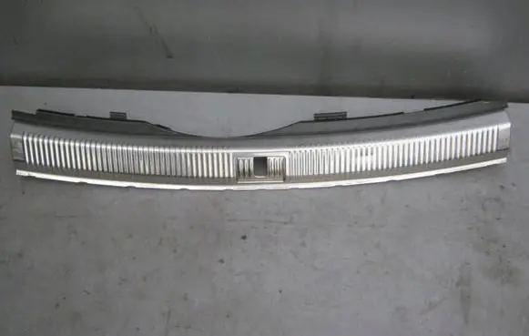 Trunk/boot sill cover protection