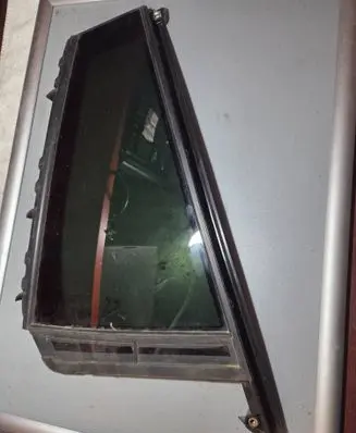 Rear door window glass