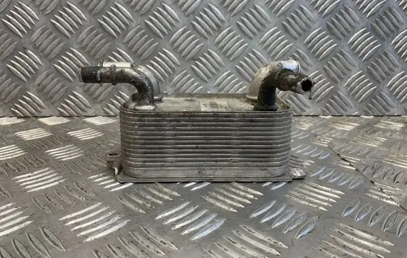 Volvo XC90 Oil filter mounting bracket 30723129