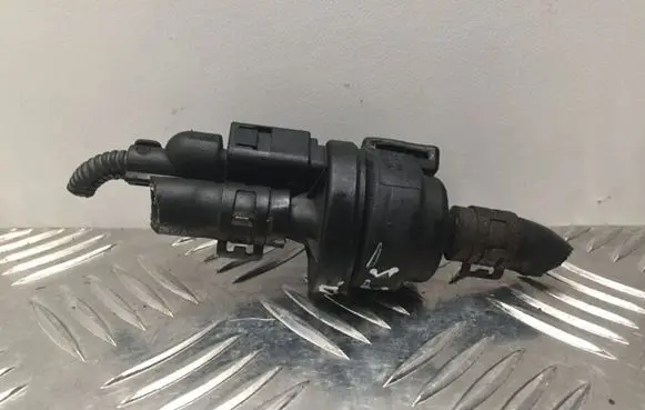 Volkswagen Touareg I Turbo solenoid valve 051133459