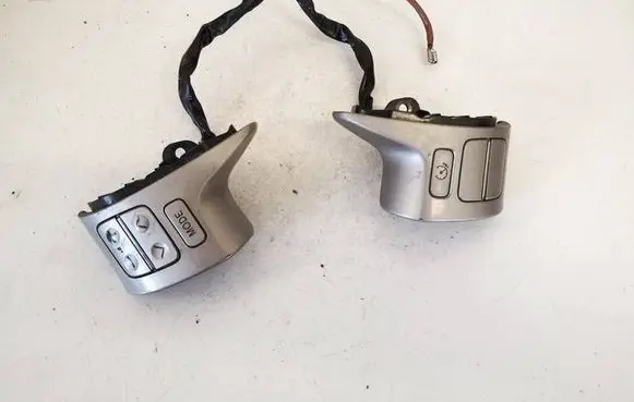 Toyota Auris 150 Steering wheel buttons/switches 