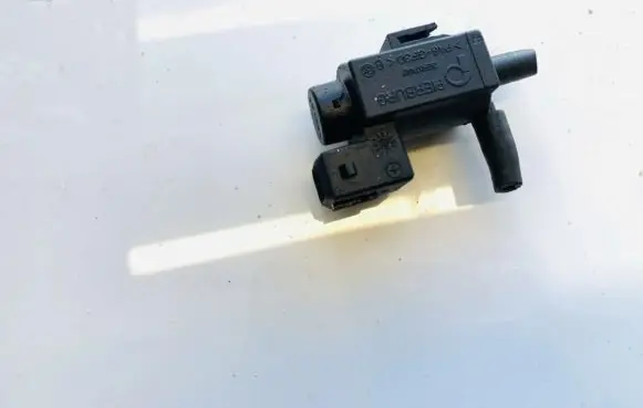 BMW 4 F32 F33 Turbo solenoid valve 70231800 7810831