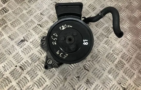 BMW 5 E39 Power steering pump 2247046 32422247046