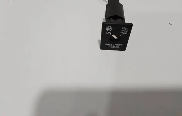 Passenger airbag on/off switch