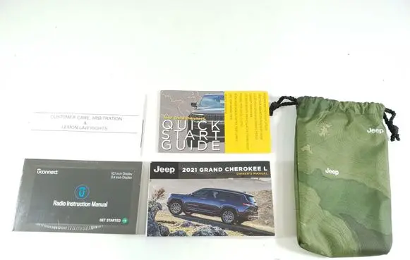Jeep Grand Cherokee WL Owners service history hand book UNKNOWN
