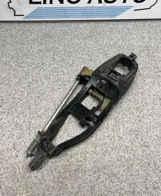 Front door exterior handle/bracket