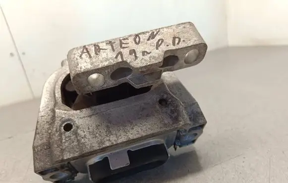 Engine mount bracket