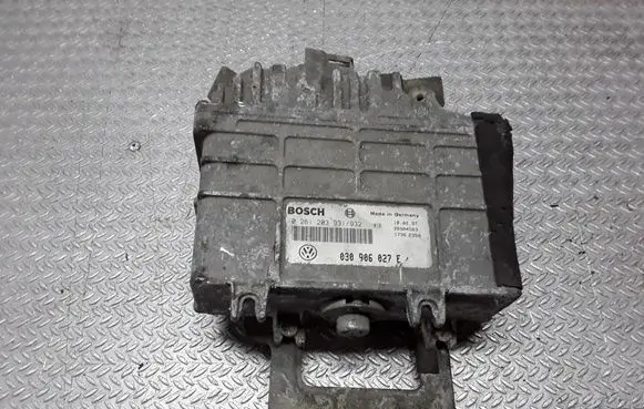 Volkswagen Polo III 6N 6N2 6NF Engine control unit/module 0261203931 030906027E