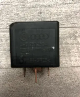 Volkswagen Touran I Other relay 4h0951253A
