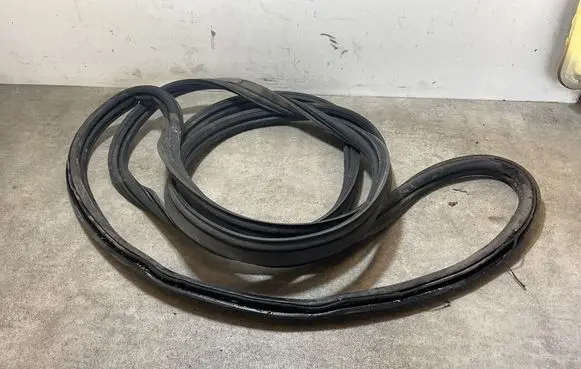 Ford E-Transit Loading door rubber seal (on body) 