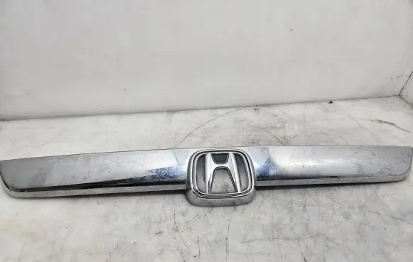 Honda CR-V Trunk door license plate light bar 74890