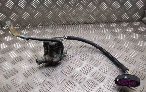 Other engine bay part