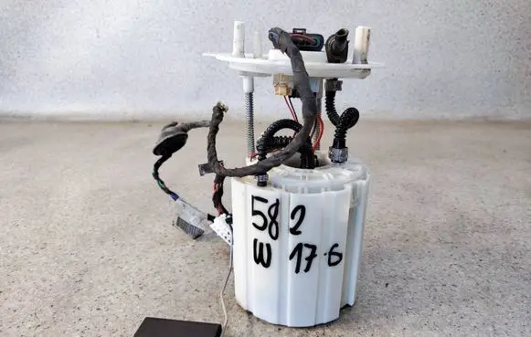Mercedes-Benz A W176 In-tank fuel pump A246540061739 A2465400617