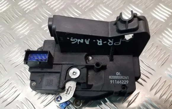 Opel Vivaro Front door lock 8200008261 91166229
