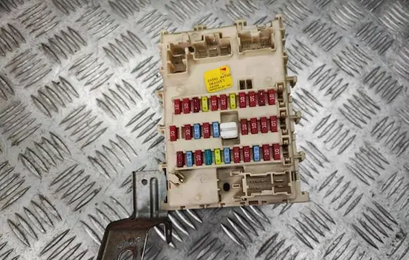 Nissan Primera Fuse box set 24350AV700 0610051