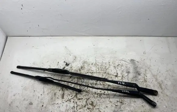 Audi A3 S3 8L Front wiper blade arm 1j1955409 1j1955410