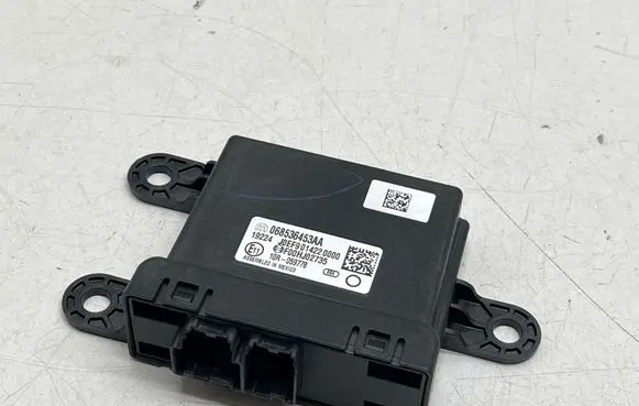 Chrysler Pacifica Gateway control module 068536453AA F00HJ02735 JEF9014220000
