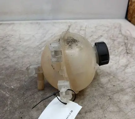 Citroen C3 Aircross Coolant expansion tank/reservoir 9800777280