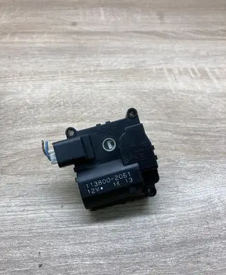 Toyota Avensis T250 Air flap motor/actuator 1138002051