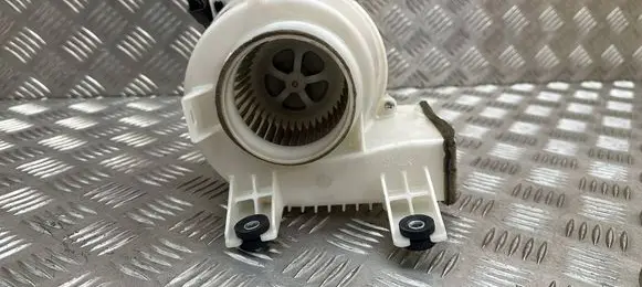 Toyota RAV 4 (XA40) Hybrid/electric vehicle battery fan G923048070 1173006453