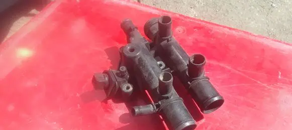 Thermostat/thermostat housing