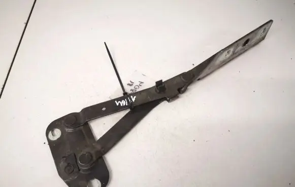 Engine bonnet/hood hinges