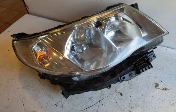 Subaru Forester SH Headlight/headlamp i090038