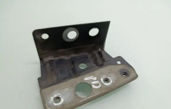 Nissan Qashqai Fender mounting bracket