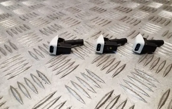 Volvo V40 Windshield washer spray nozzle 
