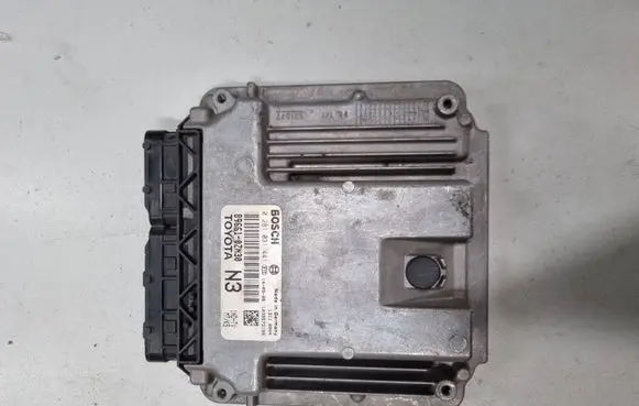 Toyota Prius+ (ZVW40) Engine control unit/module ECU 0281031441