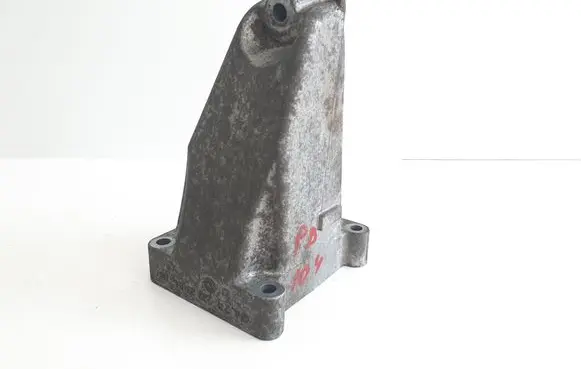 Mercedes-Benz C W204 Engine mounting bracket A2712232304