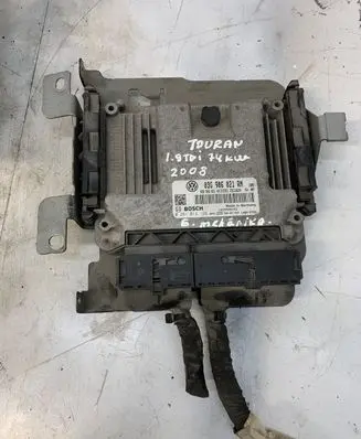 Volkswagen Touran I Engine control unit/module