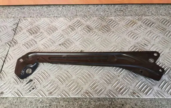 Skoda Yeti (5L) Radiator support slam panel bracket 5L0805931