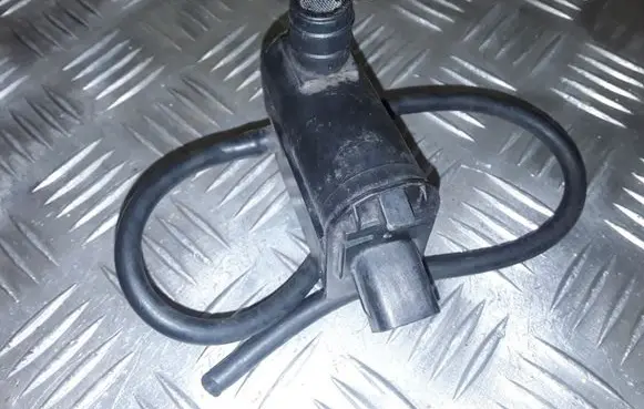Hyundai Santa Fe Windscreen/windshield washer pump 9851026100