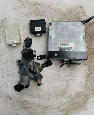 Toyota Avensis T250 Engine ECU kit and lock set 2750004962